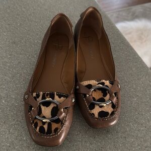 B Makowsky leather and hair calf flats dark tan 5.5